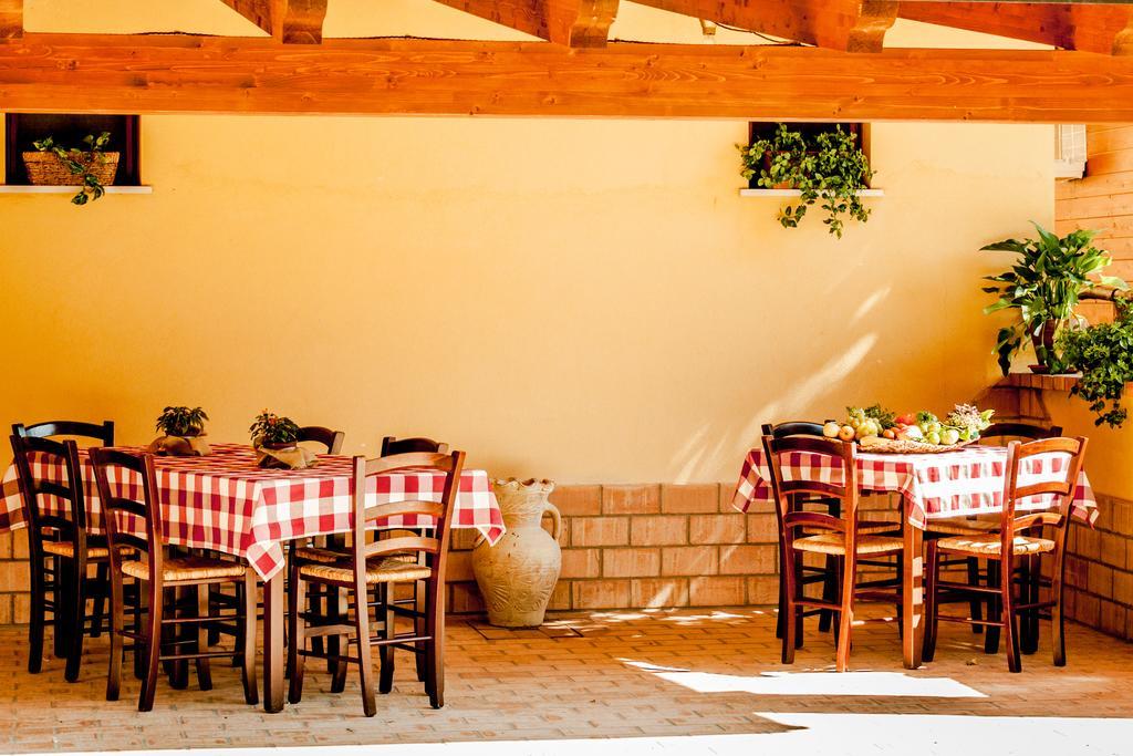 فندق Cotroneiفي  La Taverna Dei Briganti المظهر الخارجي الصورة